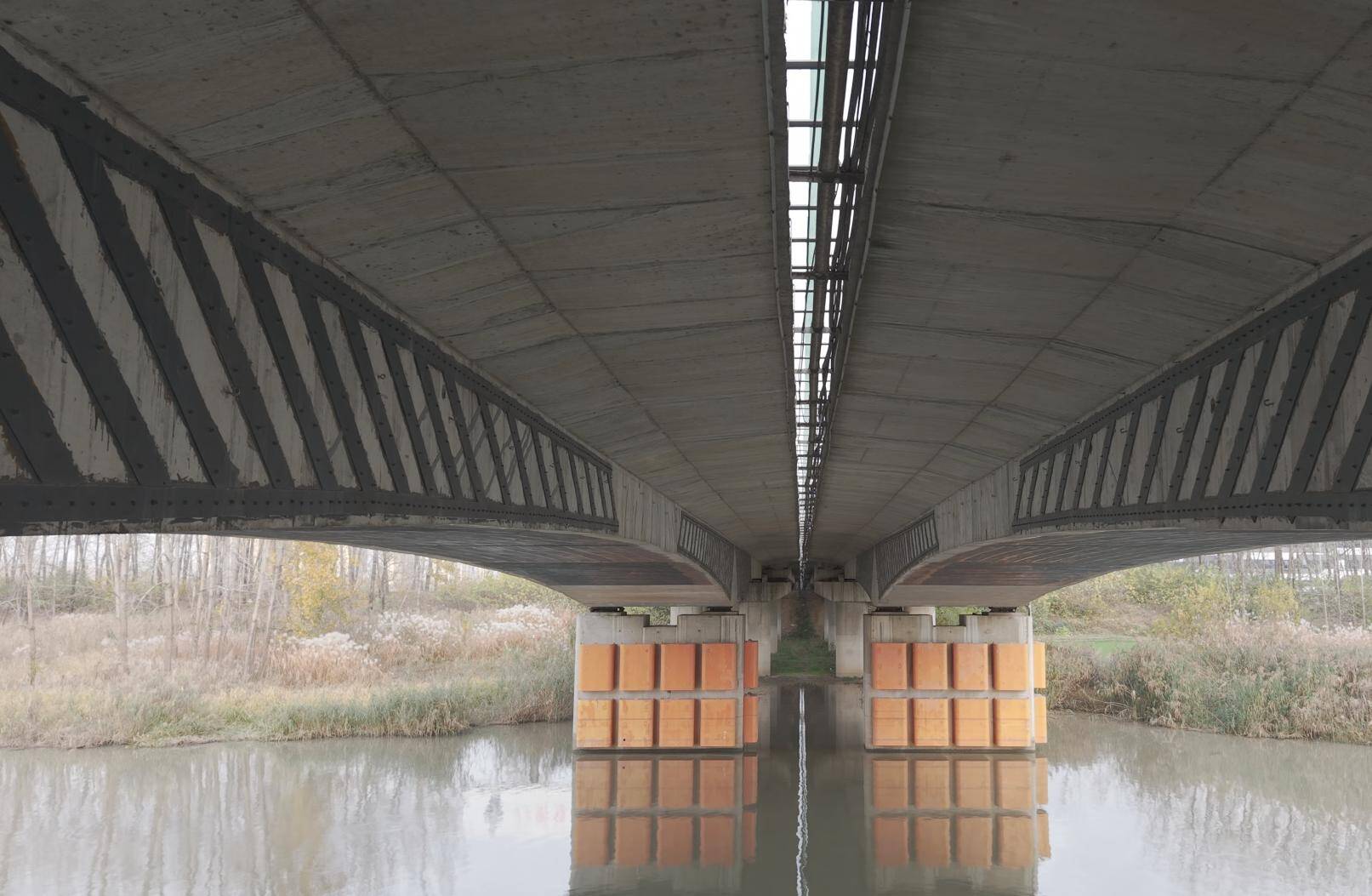 How to Repair the Cracks in the Box Girder Bridges by Steel Plate